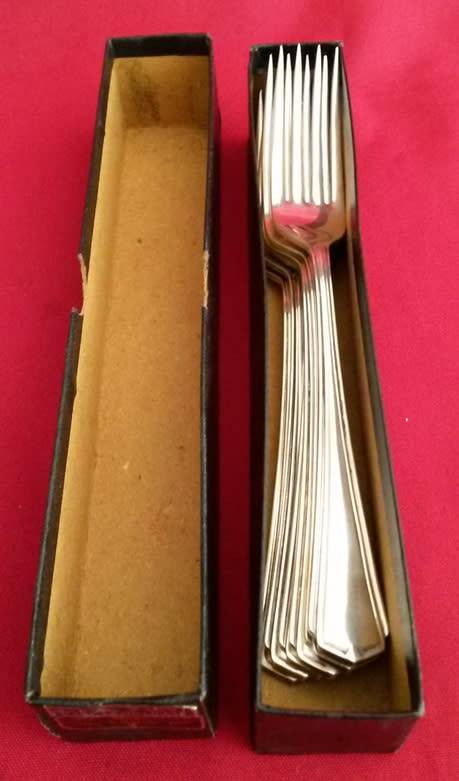 Boxed set of 6 x "William Page & Co" EPNS A1 big dinner forks
