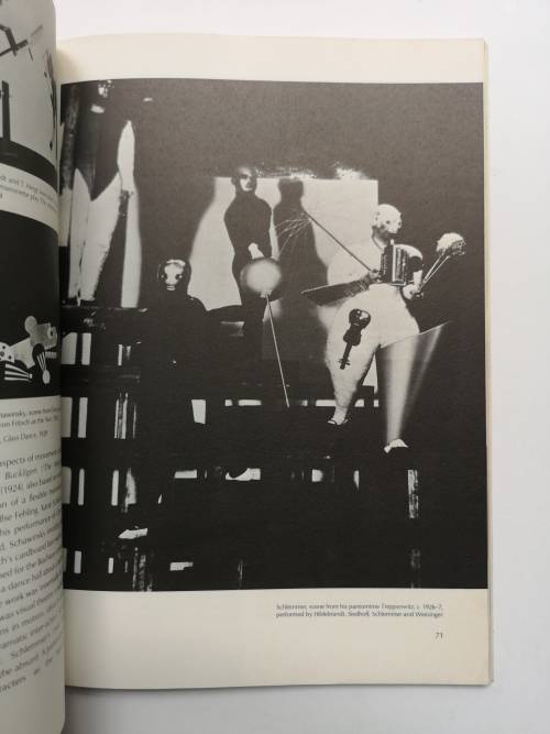 Performance: Live Art, 1909 to the Present Paperback   by Roselee Goldberg