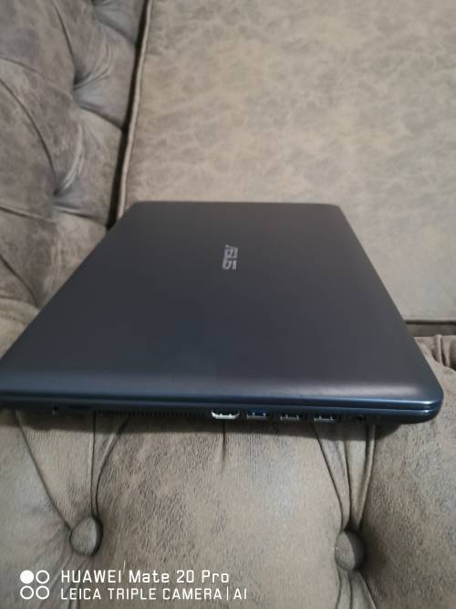 ***BOXED MINT*** ASUS i5 8th GEN QUAD-CORE// 4 GB RAM// 500 GB SATA DRIVE