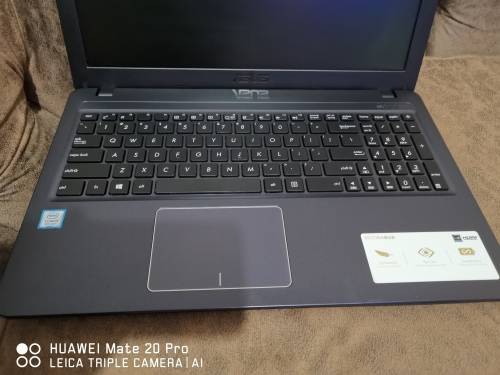 ***BOXED MINT*** ASUS i5 8th GEN QUAD-CORE// 4 GB RAM// 500 GB SATA DRIVE