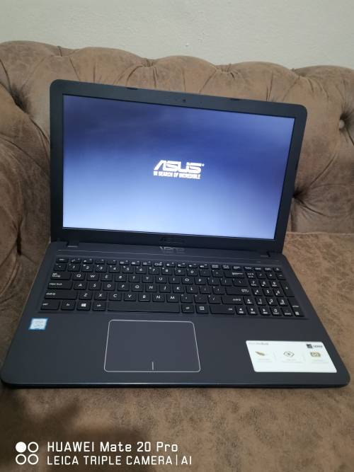***BOXED MINT*** ASUS i5 8th GEN QUAD-CORE// 4 GB RAM// 500 GB SATA DRIVE