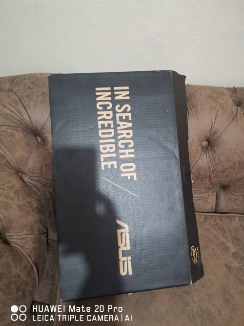 ***BOXED MINT*** ASUS i5 8th GEN QUAD-CORE// 4 GB RAM// 500 GB SATA DRIVE