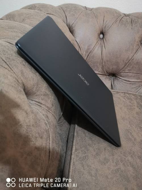 ***BOXED MINT*** CONDTION ACER i5 7th GEN// 1TB SATA III DRIVE// 4 GB RAM LAPTOP