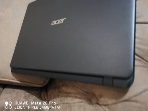 ***BOXED MINT*** CONDTION ACER i5 7th GEN// 1TB SATA III DRIVE// 4 GB RAM LAPTOP