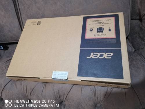 ***BOXED MINT*** CONDTION ACER i5 7th GEN// 1TB SATA III DRIVE// 4 GB RAM LAPTOP