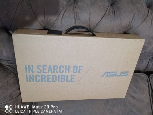 ***SEALED BOXED BRAND NEW ASUS AMD RYZEN 7 (= i7 10th GEN)** 512 GB SSD** RADEON VEGA GFX** 8GB RAM