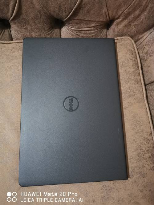*** MINT CONDITION DELL  i3 6th Gen // 4 GB RAM // 750 GB SATA DRIVE