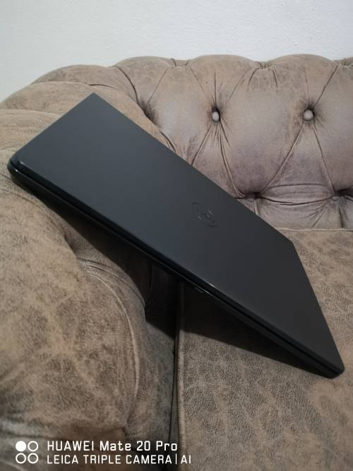 *** MINT CONDITION DELL  i3 6th Gen // 4 GB RAM // 750 GB SATA DRIVE
