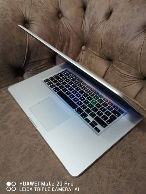 ***MONSTER** APPLE MACBOOK PRO 15 Intel® Core i7 QUAD-CORE** 8 GB RAM** RADEON GFX** 500 GB SATA DRI