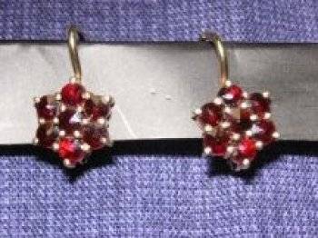 9CT GARNET EARRINGS