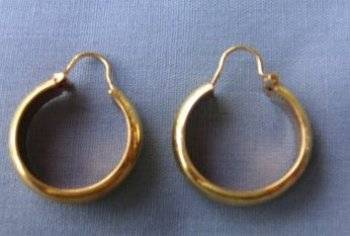 18ct GOLD EARRINGS