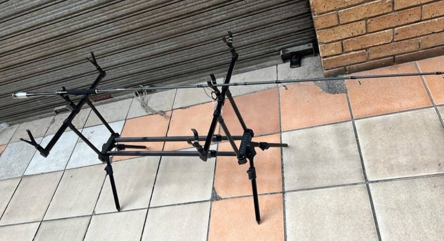 Pro Adjustable Carp Fishing 3-Rod Pod With Bag