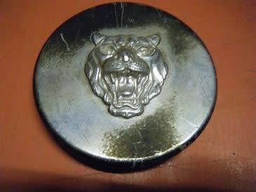 JAGUAR XJ6 1970'S WHEEL HUB CAP EMBLEM