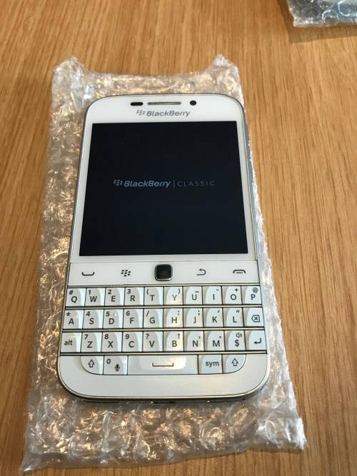 Blackberry Q20 Classic white !!!! BARGAIN!!!!! Super neat!!!!