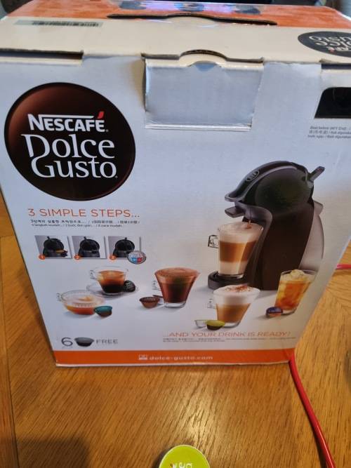 Nescafe Dolce Gusto Piccolo with 15 x Pods !!!! BARGAIN !!!! LIKE NEW !!!!! FREE SHIPPING !!!!!!