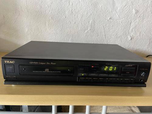 TEAC CD PLAYER !!! BARGAIN !!!!