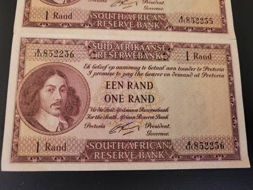 High Value Banknotes ! 2 x consecutive 1961 DeKock R1 in Clean condition !