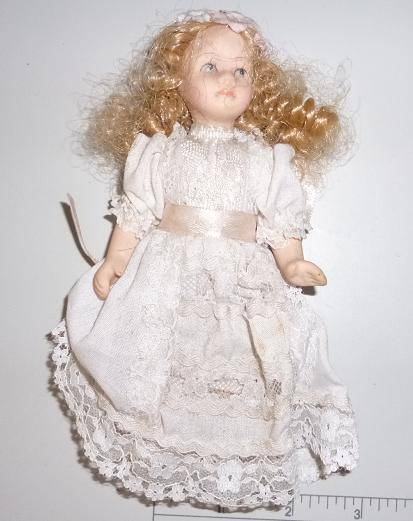 PORCELAIN DOLL MOVING ARMS, LEGS AND HEAD