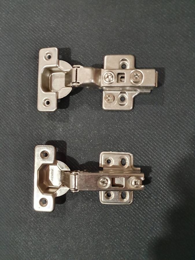 Cupboard Hinges - LOT - 90 Hinges - Good Condition