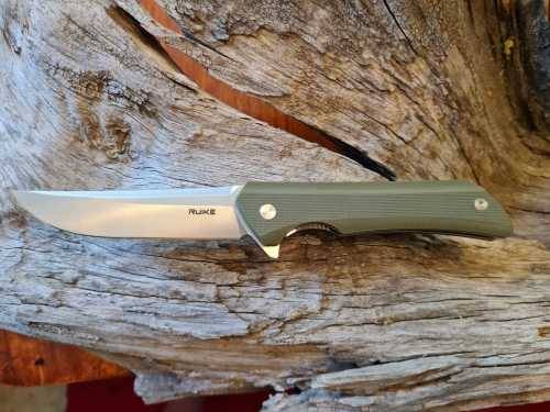 AUCTION: RUIKE Knive