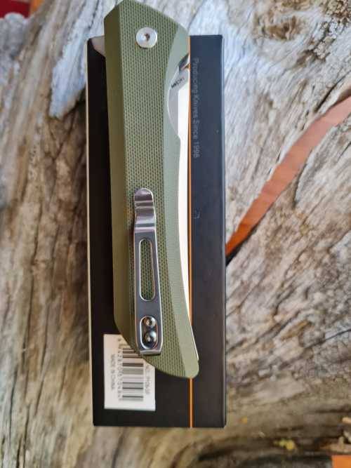 AUCTION: RUIKE Knive