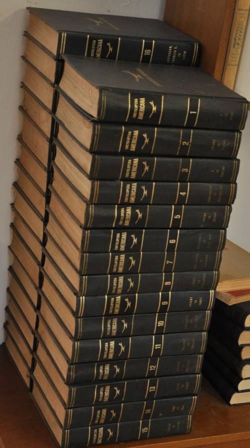 ENCYCLOPEDIA AMERICANA - 30 volumes, printed 1971 - Bibliographical Collectible - PICK UP ONLY