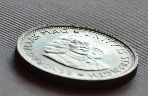 50 CENTS 1962 CROWN 50% Silver 5S - *numismatic opportunity and lucrative investment* BRILLIANT UNC