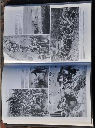 A HISTORY OF WARFARE by JOHN KEEGAN - BRILLIANT MILITARIA COLLECTIBLE