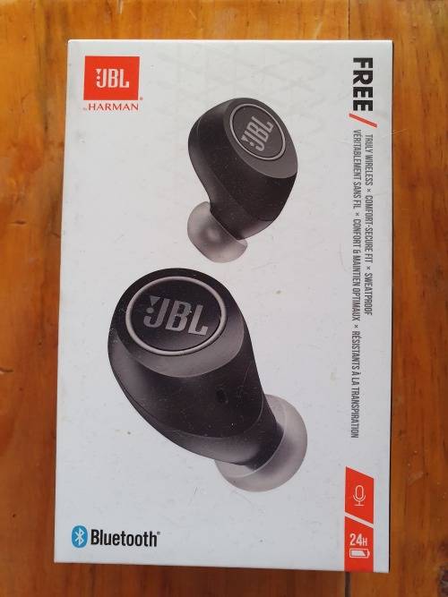 JBL Free Truly Wireless Bluetooth earphones