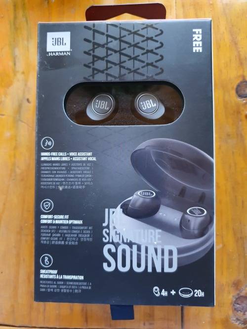 JBL Free Truly Wireless Bluetooth earphones