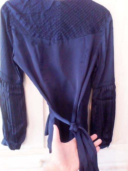 GORGEOUS SILKY BLUE WRAP AROUND TOP (SIZE 36 'DANIEL HECHTER PARIS')