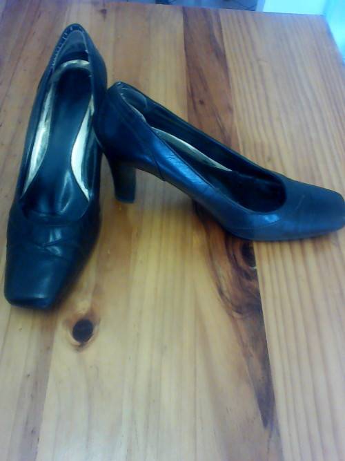 BROWN COURT SHOES (SIZE 6)