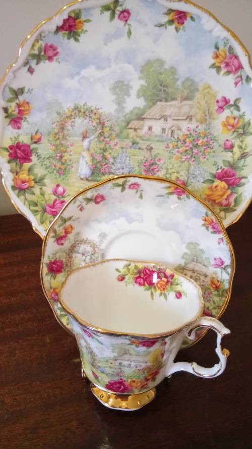 ROYAL ALBERT - CELEBRATION OF OLD COUNTRY ROSES