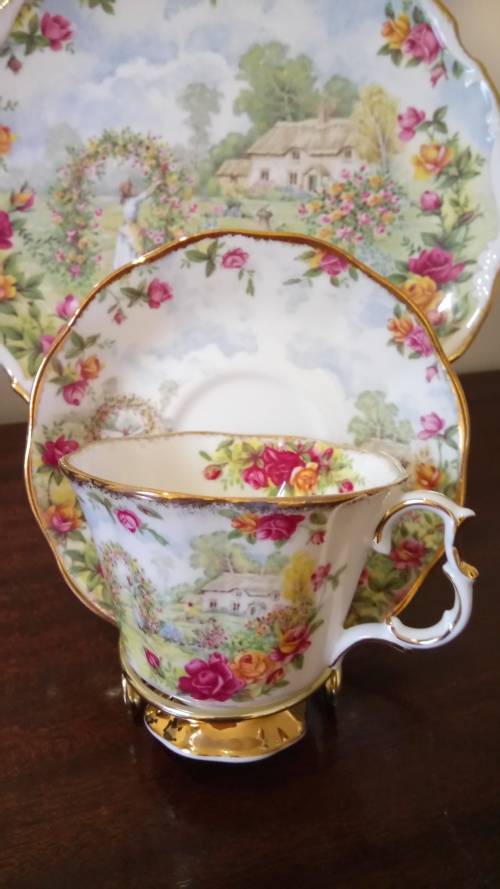 ROYAL ALBERT - CELEBRATION OF OLD COUNTRY ROSES
