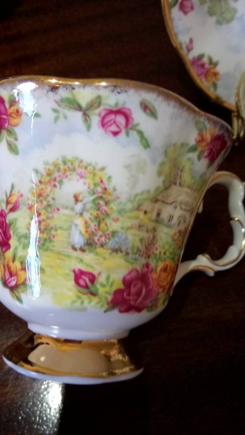 ROYAL ALBERT - CELEBRATION OF OLD COUNTRY ROSES