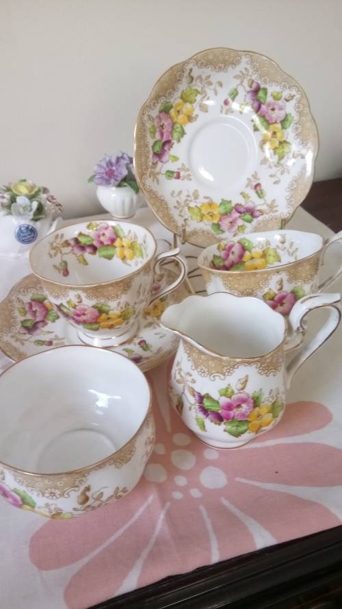 ROYAL ALBERT VINTGE "LOVEJOY" DUOS