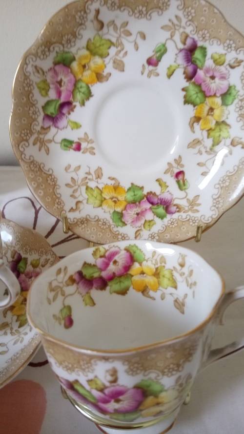 ROYAL ALBERT VINTGE "LOVEJOY" DUOS