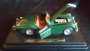 Burago - Vintage Model Cars Jaguar XK 120 Roadster 1948 (+-18x6.5x6cm High)