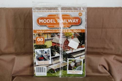 Train   - Build Your Own Model Railway Village And Track set no 45