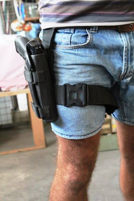 KWC Air Gun - non blowback 4.5 mm (BB gun) with Leg holster