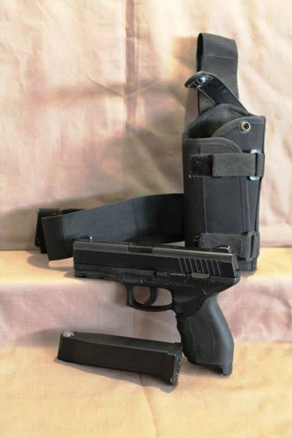 KWC Air Gun - non blowback 4.5 mm (BB gun) with Leg holster