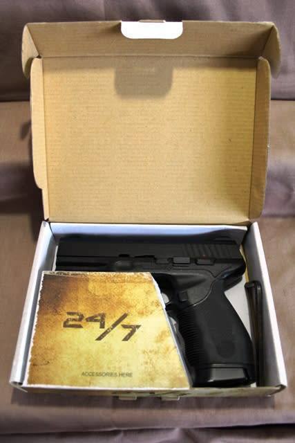 KWC Air Gun - non blowback 4.5 mm (BB gun) with Leg holster