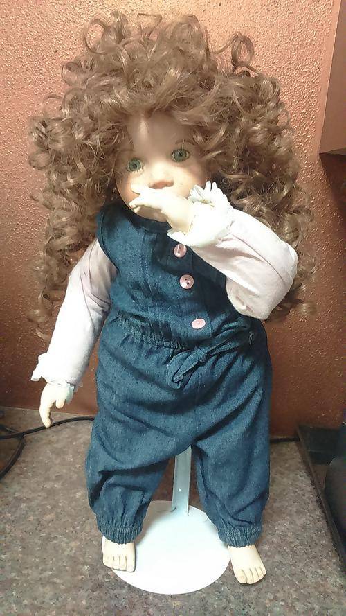 52 cm Porcelain doll ('Bunny') with stand