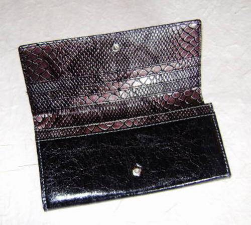Brand New - Stunning Ladies Guess Purse -