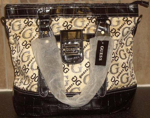 STUNNING GUESS HANDBAG/OVERNIGHT BAG WORTH EVERY SENT!!!!