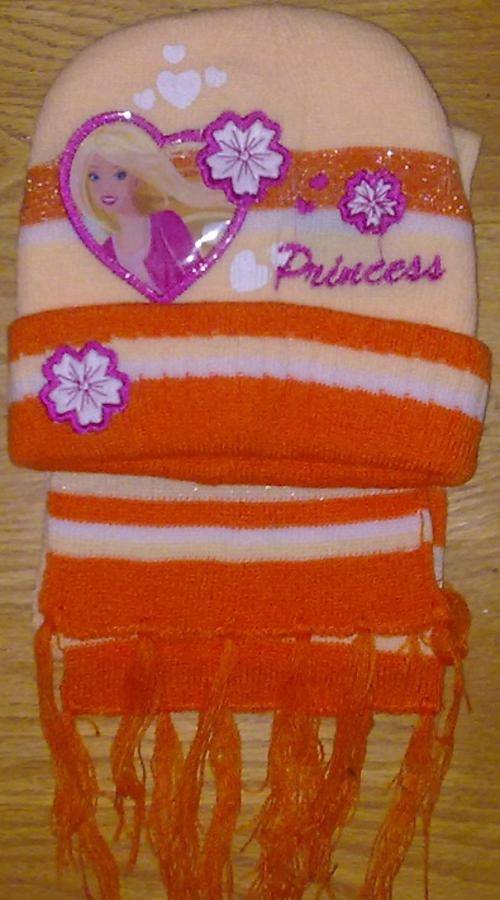 LATE ENTRY!!!!! BARBIE BEANIE AND SCARF WINTER WARMER SET - R1 NO RESERVE!!!!!