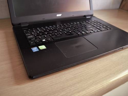 17" HUGE SCREEN - ACER TRAVELMATE - INTEL CORE i7 - Nvidia GeForce 840M 2GB - 1TB HDD - 8GB RAM