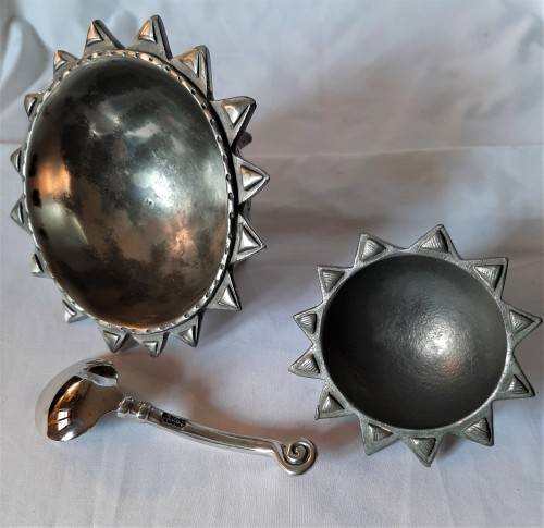 Rare and unusual Carrol Boyes star rimmed round bowls on feet, one with spoon WOW!!!