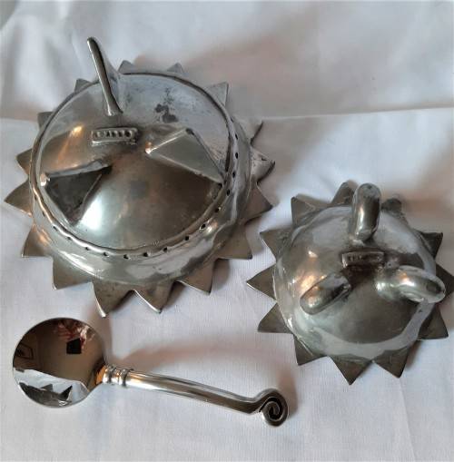 Rare and unusual Carrol Boyes star rimmed round bowls on feet, one with spoon WOW!!!