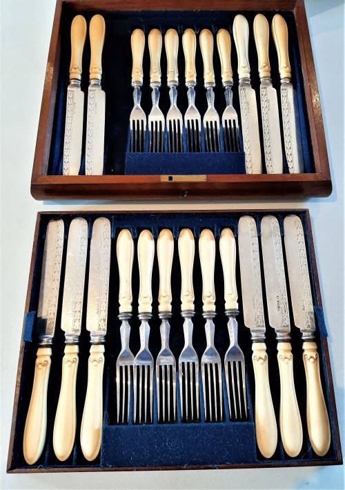 Solid Figured Mahogany Box containing 23 piexes of bone style SP fruit cutlery VGC